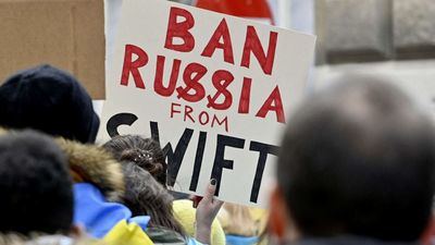 Swift, la plataforma de la qual la UE no s’ha decidit a expulsar Rússia