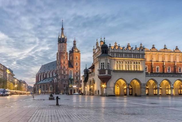 Cracow, the biggest city of the region, was indicated as the Europe’s second and the world’s eighth most investment attractive city (Tholons Services Globalization City Index).